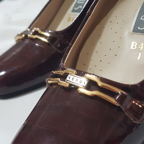 Venus Shoes - Picture 8 of 16